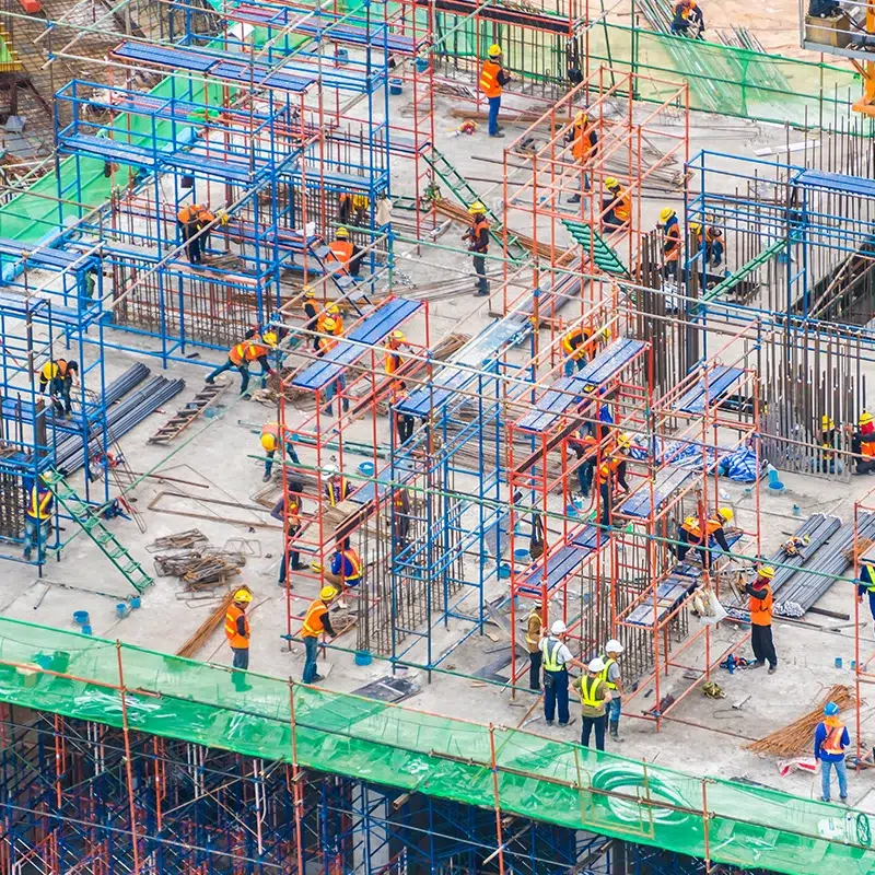 Échafaudages de sécurité sur chantier à Le Mans